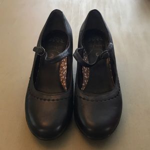Preppy and perfect Dansko heels sz 40